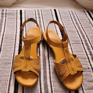 Naturalizer Yellow Leather Velcro Closure Sandals